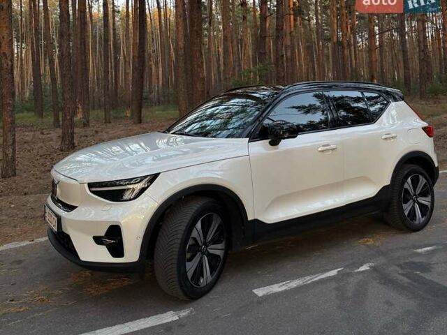 Белый Вольво XC40, объемом двигателя 0 л и пробегом 32 тыс. км за 41000 $, фото 21 на Automoto.ua