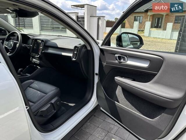 Белый Вольво XC40, объемом двигателя 1.97 л и пробегом 124 тыс. км за 22900 $, фото 14 на Automoto.ua
