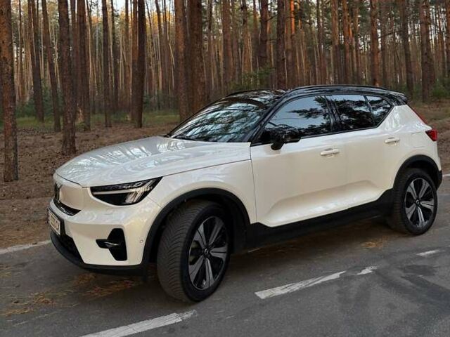 Белый Вольво XC40, объемом двигателя 0 л и пробегом 32 тыс. км за 41000 $, фото 5 на Automoto.ua