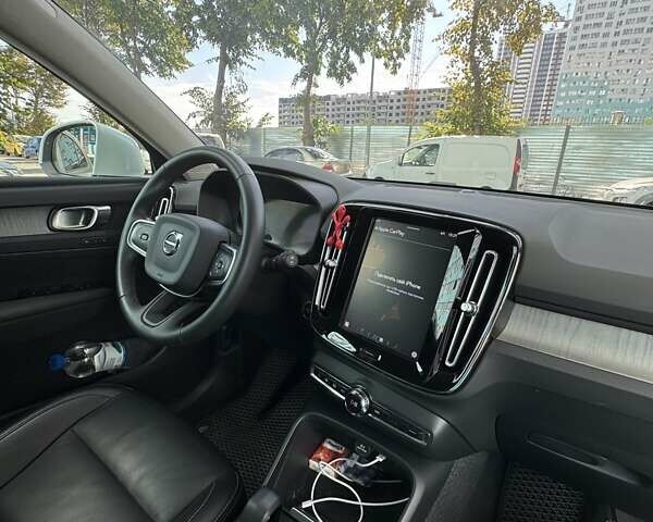 Білий Вольво XC40, об'ємом двигуна 1.97 л та пробігом 52 тис. км за 40000 $, фото 3 на Automoto.ua