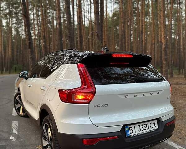 Белый Вольво XC40, объемом двигателя 0 л и пробегом 32 тыс. км за 41000 $, фото 50 на Automoto.ua