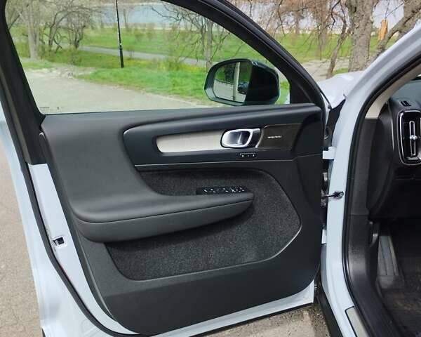 Білий Вольво XC40, об'ємом двигуна 2 л та пробігом 21 тис. км за 37100 $, фото 17 на Automoto.ua