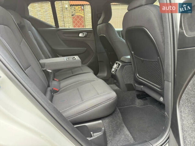 Белый Вольво XC40, объемом двигателя 0 л и пробегом 47 тыс. км за 26499 $, фото 18 на Automoto.ua