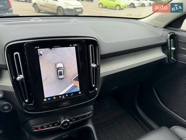 Белый Вольво XC40, объемом двигателя 1.97 л и пробегом 2 тыс. км за 42633 $, фото 19 на Automoto.ua
