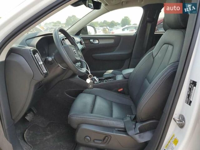Белый Вольво XC40, объемом двигателя 1.97 л и пробегом 17 тыс. км за 12000 $, фото 6 на Automoto.ua
