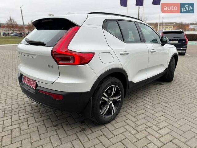 Белый Вольво XC40, объемом двигателя 1.97 л и пробегом 2 тыс. км за 42633 $, фото 2 на Automoto.ua