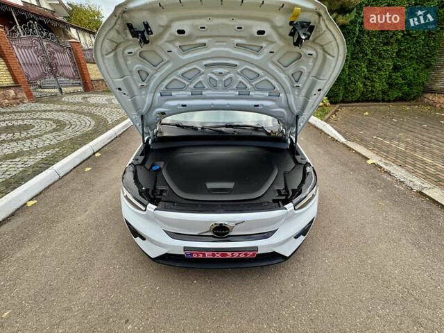 Белый Вольво XC40, объемом двигателя 0 л и пробегом 47 тыс. км за 26499 $, фото 30 на Automoto.ua