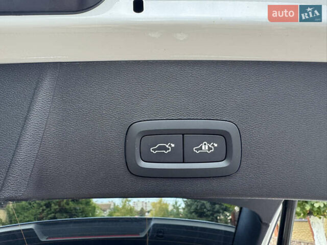 Белый Вольво XC40, объемом двигателя 0 л и пробегом 47 тыс. км за 26499 $, фото 26 на Automoto.ua