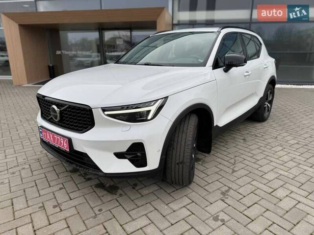 Белый Вольво XC40, объемом двигателя 1.97 л и пробегом 2 тыс. км за 42633 $, фото 7 на Automoto.ua