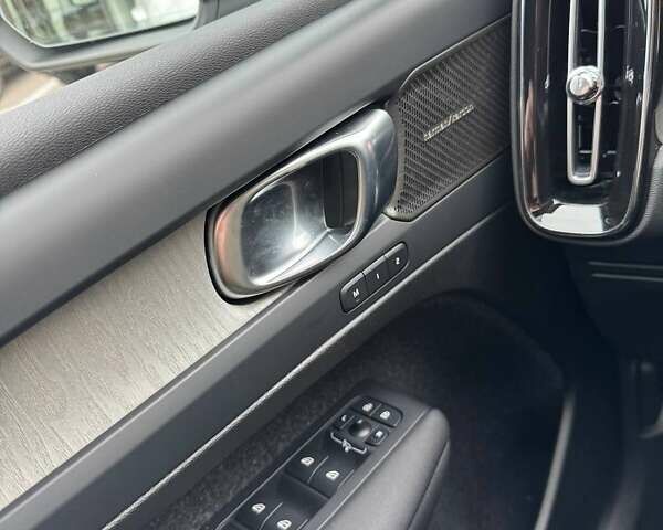 Белый Вольво XC40, объемом двигателя 1.97 л и пробегом 2 тыс. км за 42633 $, фото 20 на Automoto.ua