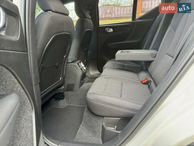 Белый Вольво XC40, объемом двигателя 0 л и пробегом 47 тыс. км за 26499 $, фото 20 на Automoto.ua