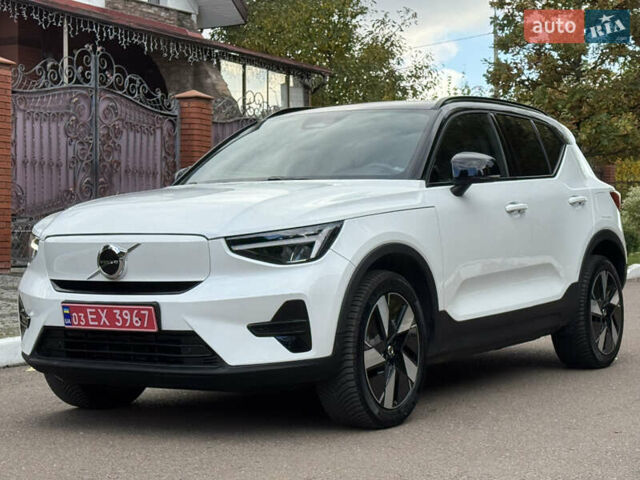 Белый Вольво XC40, объемом двигателя 0 л и пробегом 47 тыс. км за 26499 $, фото 2 на Automoto.ua