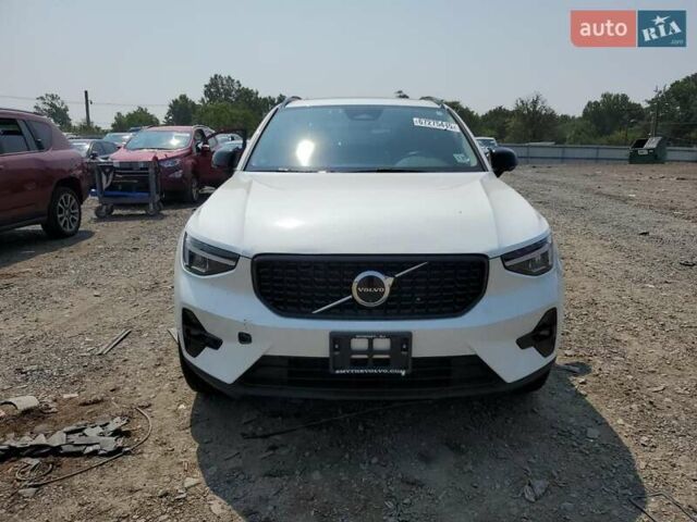 Белый Вольво XC40, объемом двигателя 1.97 л и пробегом 17 тыс. км за 12000 $, фото 4 на Automoto.ua