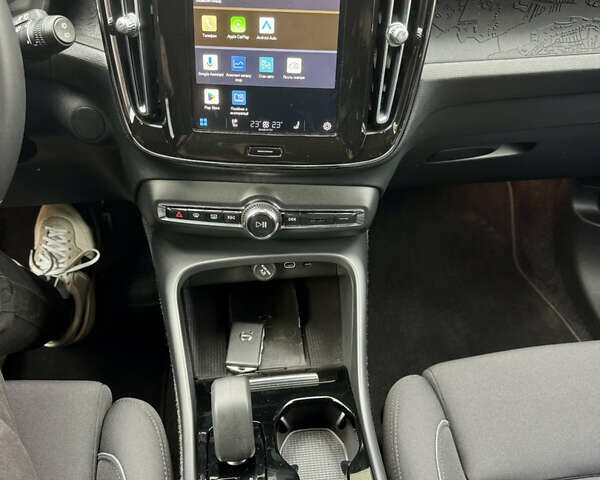 Белый Вольво XC40, объемом двигателя 0 л и пробегом 47 тыс. км за 26499 $, фото 23 на Automoto.ua