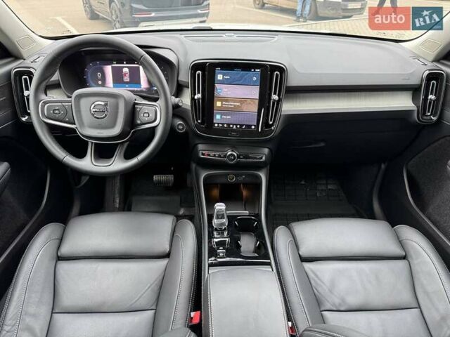 Белый Вольво XC40, объемом двигателя 1.97 л и пробегом 2 тыс. км за 42633 $, фото 30 на Automoto.ua