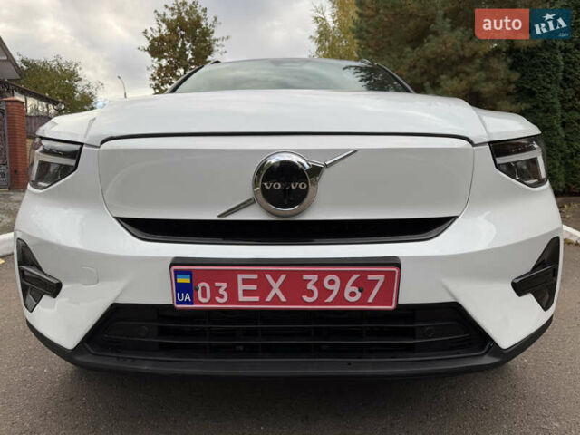 Белый Вольво XC40, объемом двигателя 0 л и пробегом 47 тыс. км за 26499 $, фото 4 на Automoto.ua