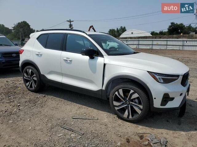Белый Вольво XC40, объемом двигателя 1.97 л и пробегом 17 тыс. км за 12000 $, фото 3 на Automoto.ua