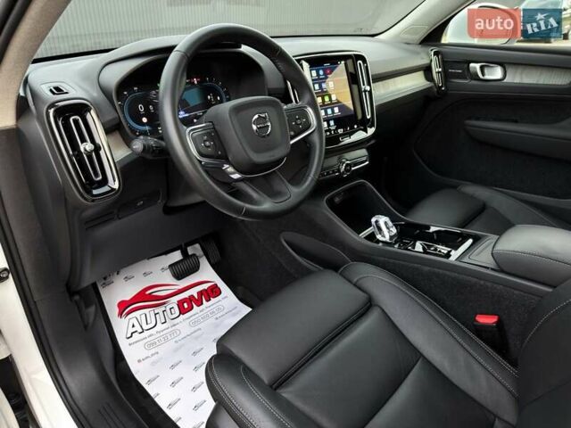 Белый Вольво XC40, объемом двигателя 2 л и пробегом 3 тыс. км за 38799 $, фото 44 на Automoto.ua