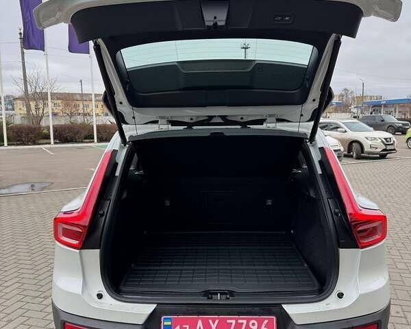 Белый Вольво XC40, объемом двигателя 1.97 л и пробегом 2 тыс. км за 42633 $, фото 8 на Automoto.ua