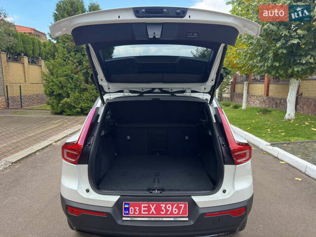 Белый Вольво XC40, объемом двигателя 0 л и пробегом 47 тыс. км за 26499 $, фото 25 на Automoto.ua