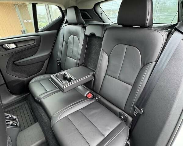 Белый Вольво XC40, объемом двигателя 1.97 л и пробегом 2 тыс. км за 42633 $, фото 13 на Automoto.ua