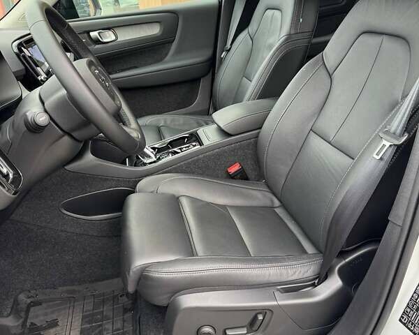 Белый Вольво XC40, объемом двигателя 1.97 л и пробегом 2 тыс. км за 42633 $, фото 14 на Automoto.ua