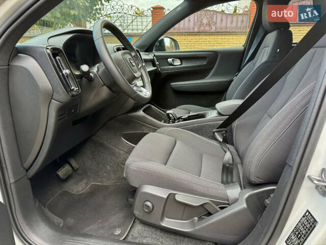 Белый Вольво XC40, объемом двигателя 0 л и пробегом 47 тыс. км за 26499 $, фото 21 на Automoto.ua