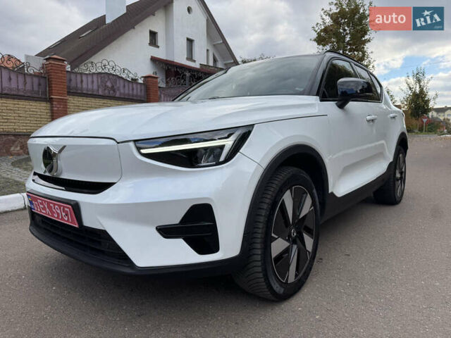 Белый Вольво XC40, объемом двигателя 0 л и пробегом 47 тыс. км за 26499 $, фото 3 на Automoto.ua