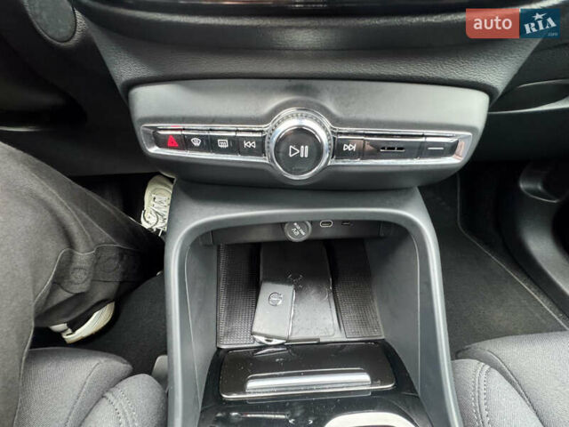 Белый Вольво XC40, объемом двигателя 0 л и пробегом 47 тыс. км за 26499 $, фото 31 на Automoto.ua