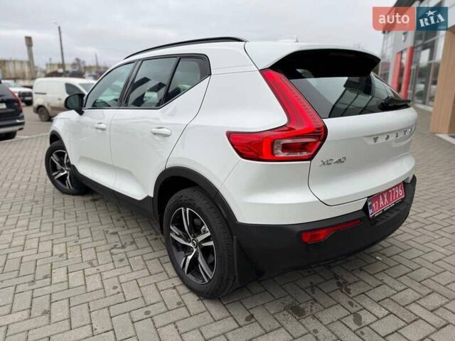 Белый Вольво XC40, объемом двигателя 1.97 л и пробегом 2 тыс. км за 42633 $, фото 4 на Automoto.ua