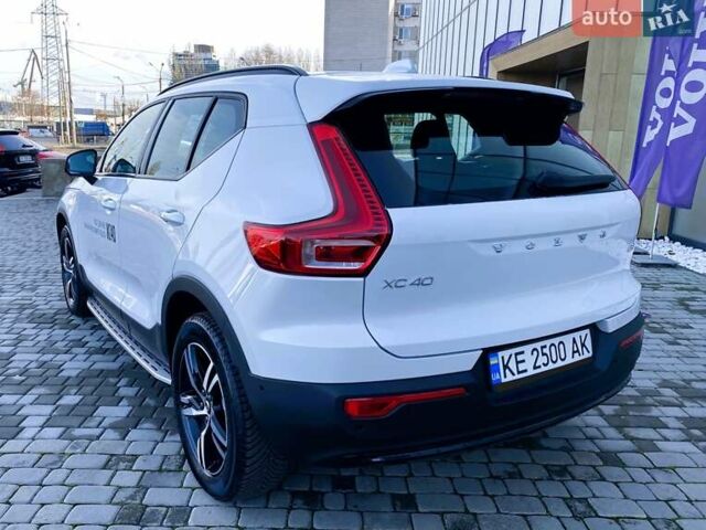 Білий Вольво XC40, об'ємом двигуна 1.97 л та пробігом 1 тис. км за 45788 $, фото 11 на Automoto.ua