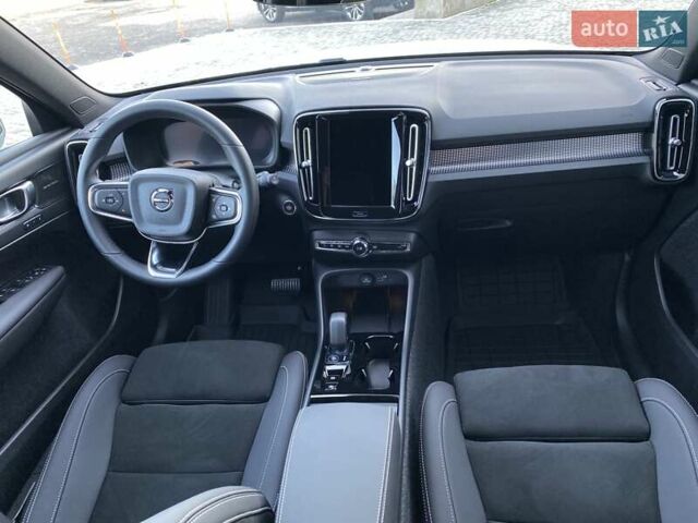 Білий Вольво XC40, об'ємом двигуна 1.97 л та пробігом 1 тис. км за 45788 $, фото 28 на Automoto.ua