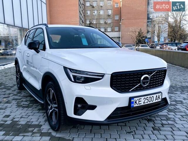 Білий Вольво XC40, об'ємом двигуна 1.97 л та пробігом 1 тис. км за 45788 $, фото 5 на Automoto.ua