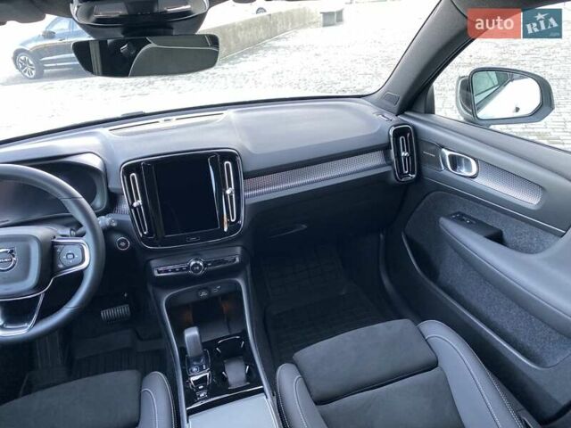 Білий Вольво XC40, об'ємом двигуна 1.97 л та пробігом 1 тис. км за 45788 $, фото 30 на Automoto.ua
