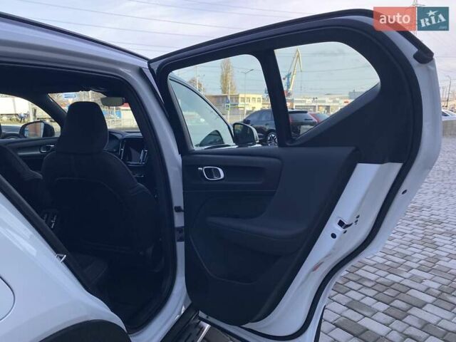 Білий Вольво XC40, об'ємом двигуна 1.97 л та пробігом 1 тис. км за 45788 $, фото 24 на Automoto.ua