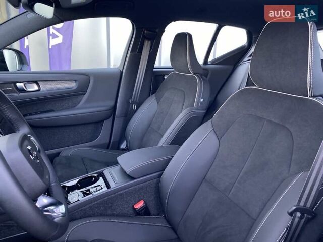 Білий Вольво XC40, об'ємом двигуна 1.97 л та пробігом 1 тис. км за 45788 $, фото 35 на Automoto.ua