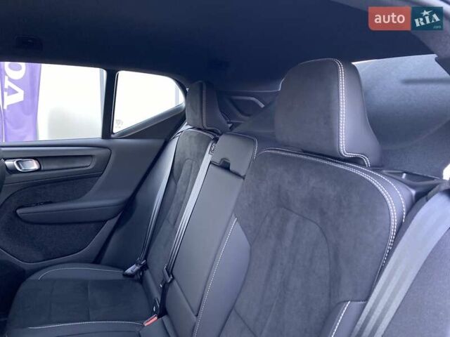 Білий Вольво XC40, об'ємом двигуна 1.97 л та пробігом 1 тис. км за 45788 $, фото 32 на Automoto.ua