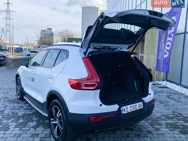 Білий Вольво XC40, об'ємом двигуна 1.97 л та пробігом 1 тис. км за 45788 $, фото 13 на Automoto.ua