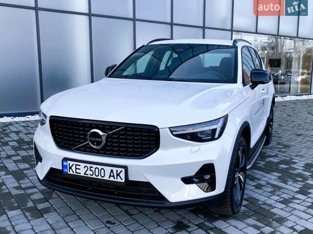 Білий Вольво XC40, об'ємом двигуна 1.97 л та пробігом 1 тис. км за 45788 $, фото 2 на Automoto.ua