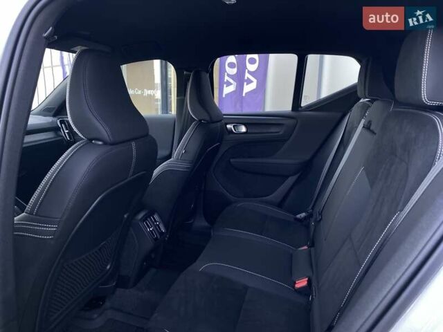 Білий Вольво XC40, об'ємом двигуна 1.97 л та пробігом 1 тис. км за 45788 $, фото 31 на Automoto.ua