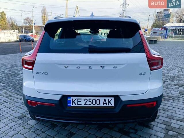 Білий Вольво XC40, об'ємом двигуна 1.97 л та пробігом 1 тис. км за 45788 $, фото 10 на Automoto.ua