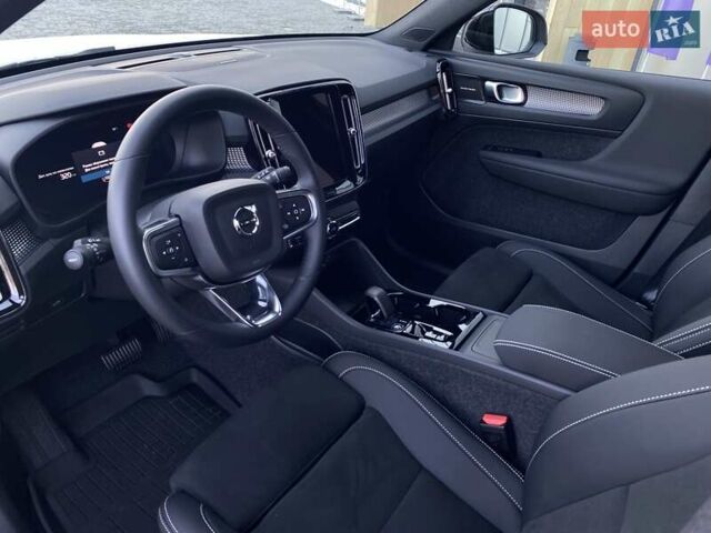 Білий Вольво XC40, об'ємом двигуна 1.97 л та пробігом 1 тис. км за 45788 $, фото 38 на Automoto.ua