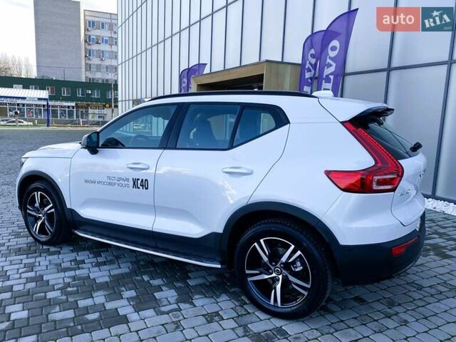 Білий Вольво XC40, об'ємом двигуна 1.97 л та пробігом 1 тис. км за 45788 $, фото 12 на Automoto.ua