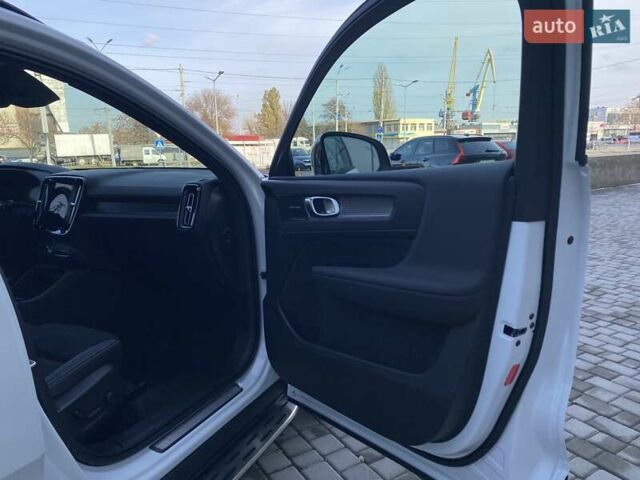 Білий Вольво XC40, об'ємом двигуна 1.97 л та пробігом 1 тис. км за 45788 $, фото 17 на Automoto.ua