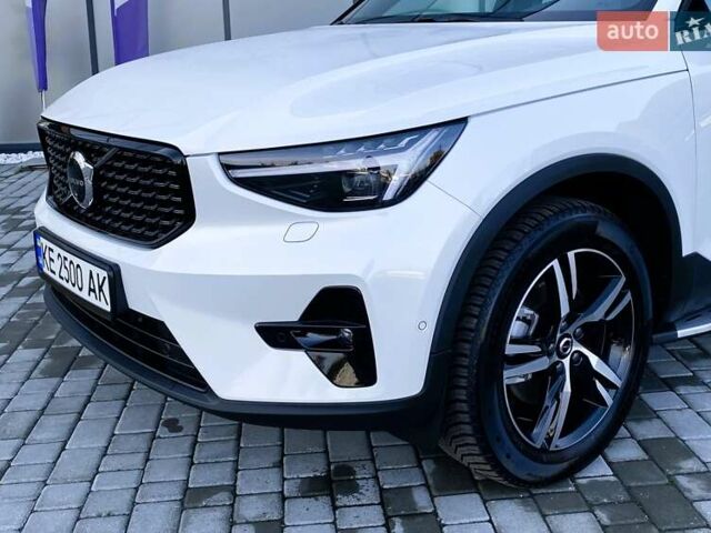 Білий Вольво XC40, об'ємом двигуна 1.97 л та пробігом 1 тис. км за 45788 $, фото 3 на Automoto.ua