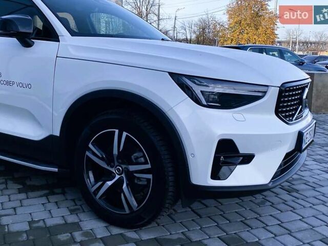 Білий Вольво XC40, об'ємом двигуна 1.97 л та пробігом 1 тис. км за 45788 $, фото 7 на Automoto.ua