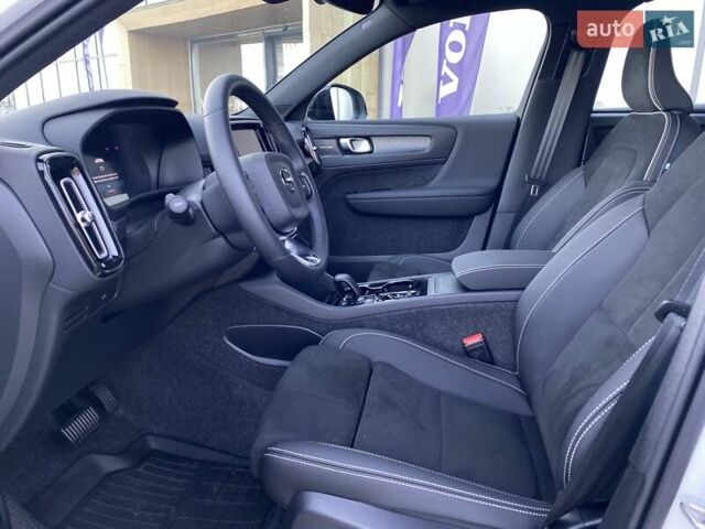 Білий Вольво XC40, об'ємом двигуна 1.97 л та пробігом 1 тис. км за 45788 $, фото 34 на Automoto.ua