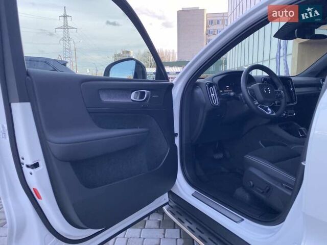 Білий Вольво XC40, об'ємом двигуна 1.97 л та пробігом 1 тис. км за 45788 $, фото 39 на Automoto.ua