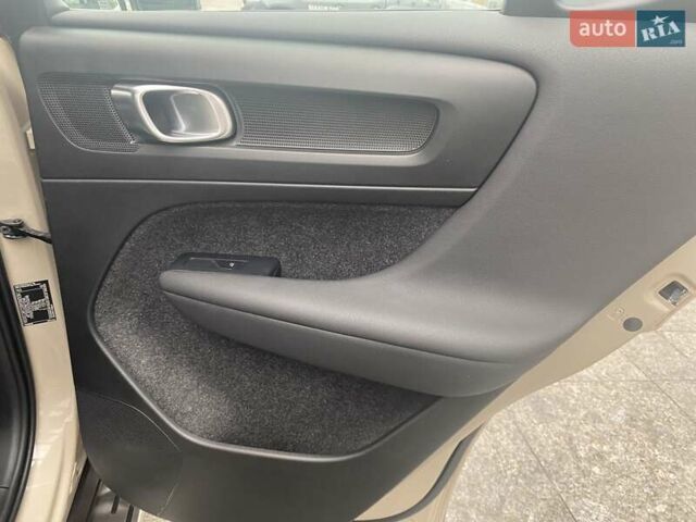 Бежевий Вольво XC40, об'ємом двигуна 1.97 л та пробігом 22 тис. км за 46020 $, фото 18 на Automoto.ua
