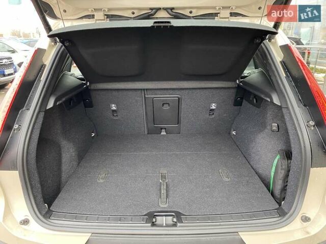 Бежевый Вольво XC40, объемом двигателя 1.97 л и пробегом 7 тыс. км за 46950 $, фото 10 на Automoto.ua